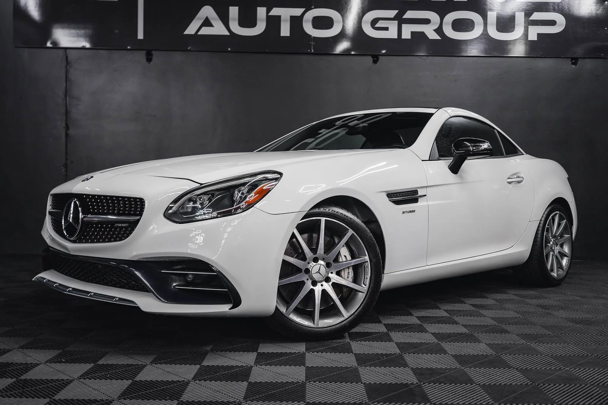 Used 2017 Mercedes-Benz SLC 43 AMG image 2