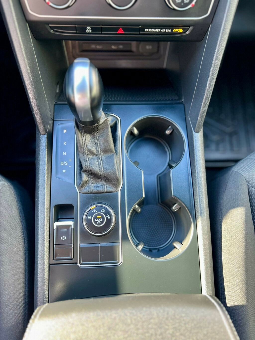 Used 2020 Volkswagen Atlas Cross Sport S image 24