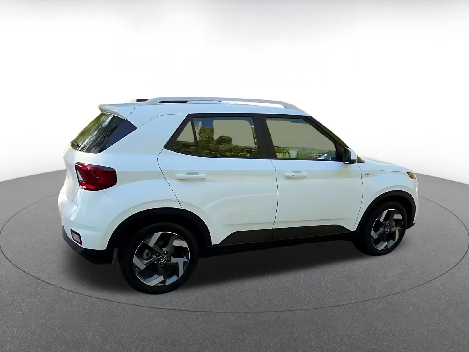 Used 2026 Hyundai Venue SEL FWD image 13