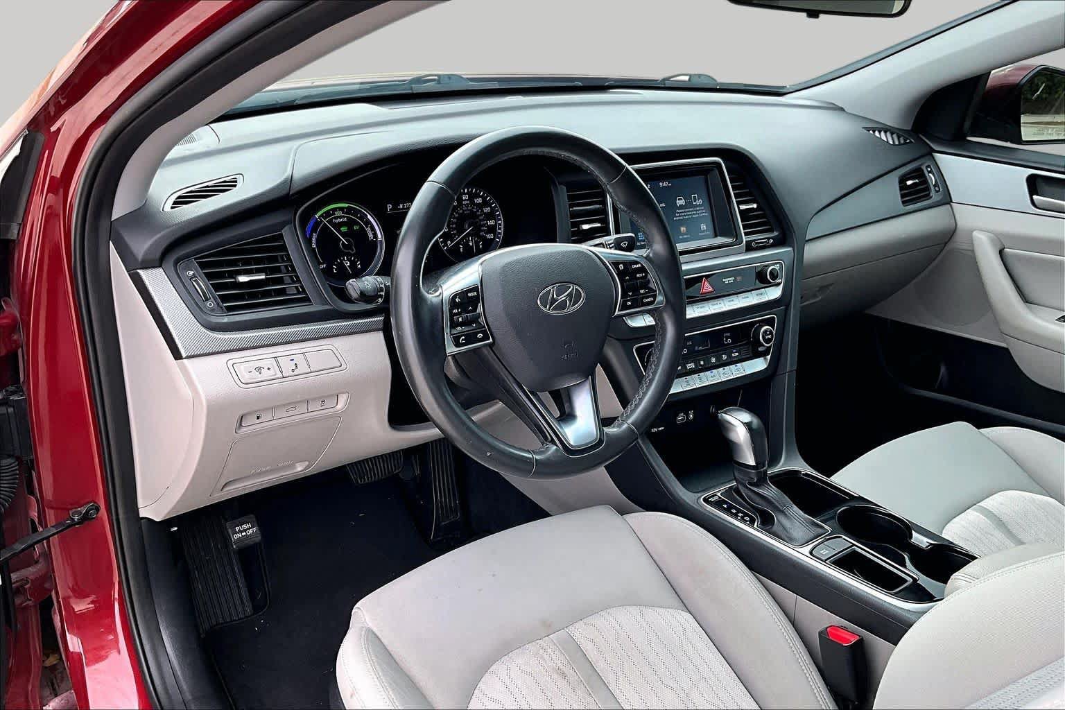 Used 2018 Hyundai Sonata SE FWD image 16