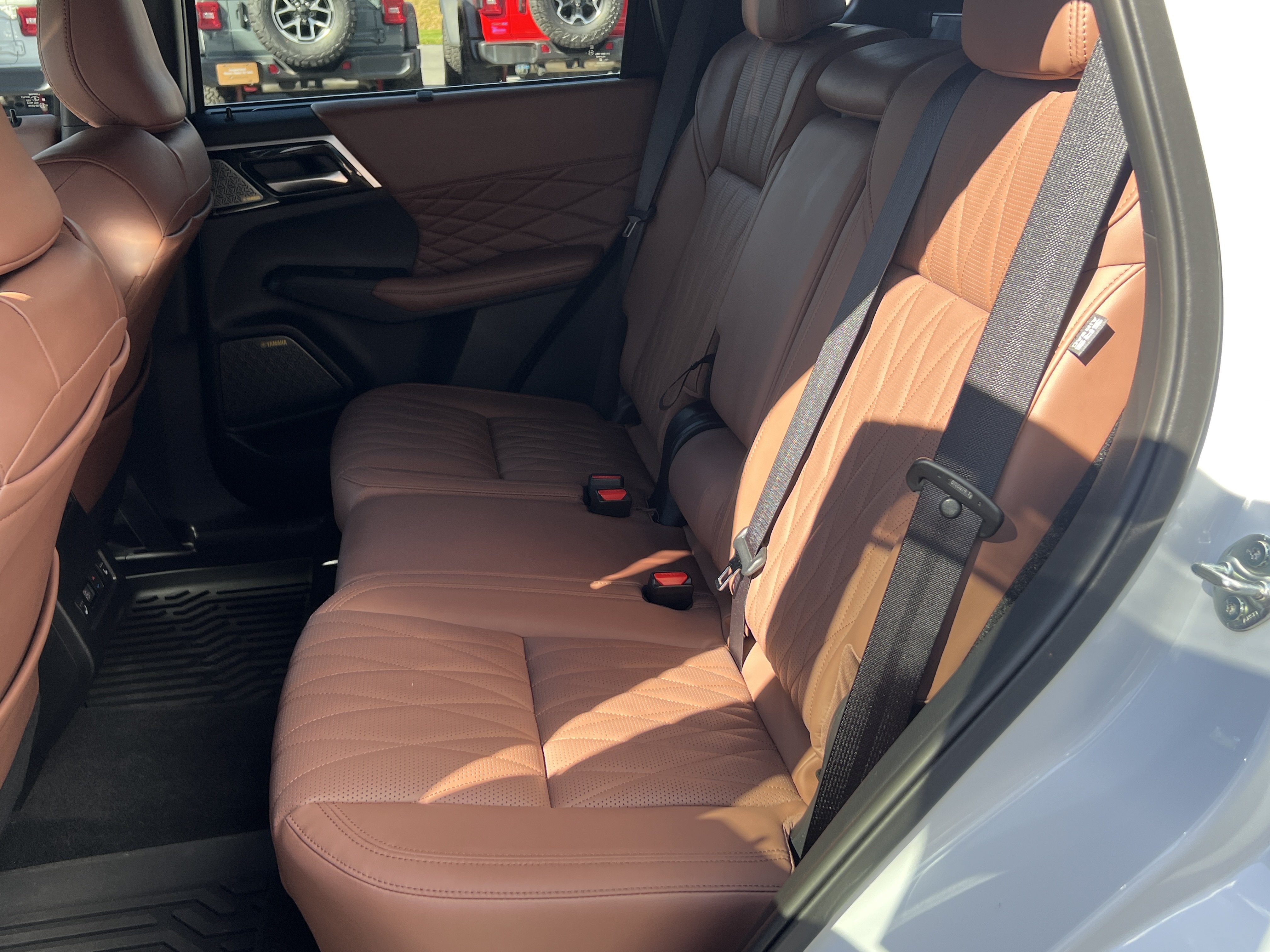 Used 2025 Mitsubishi Outlander SEL AWD/4WD image 13