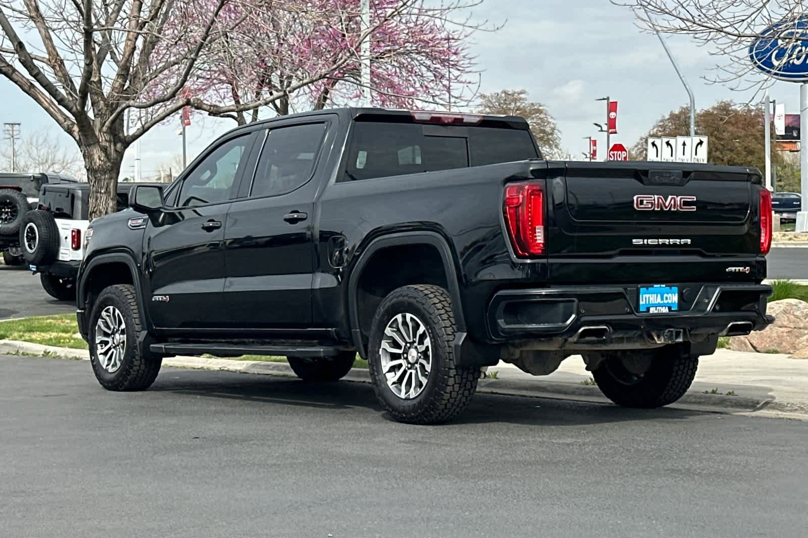 Used 2020 GMC Sierra 1500 AT4 w/ Off Road Performance Package AWD/4WD image 6