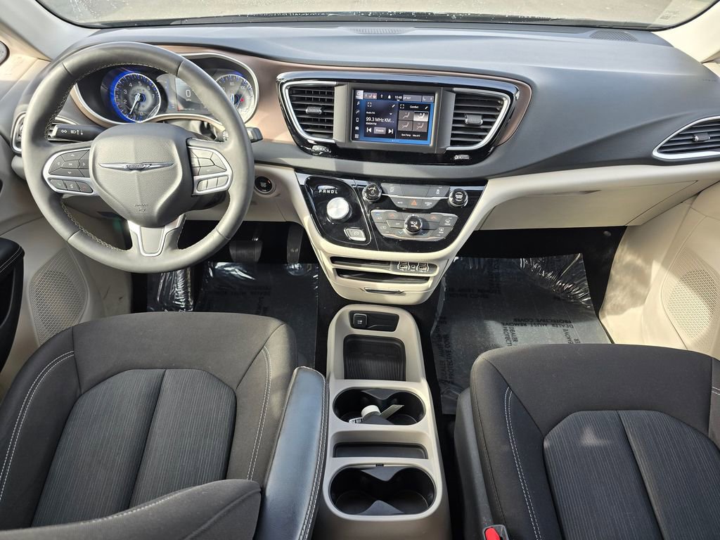 Used 2023 Chrysler Voyager LX image 18