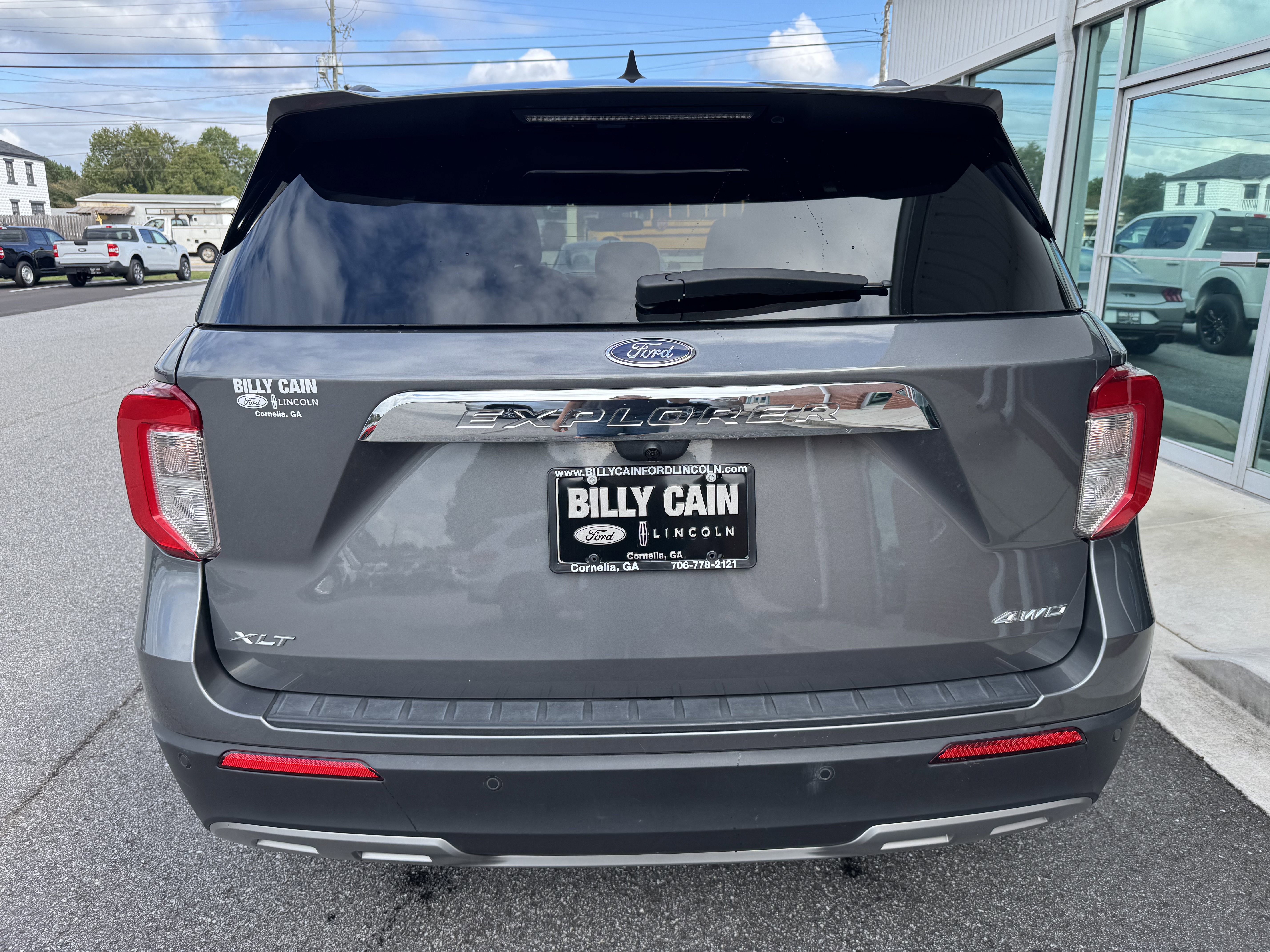 Used 2024 Ford Explorer XLT w/ Equipment Group 202A image 3