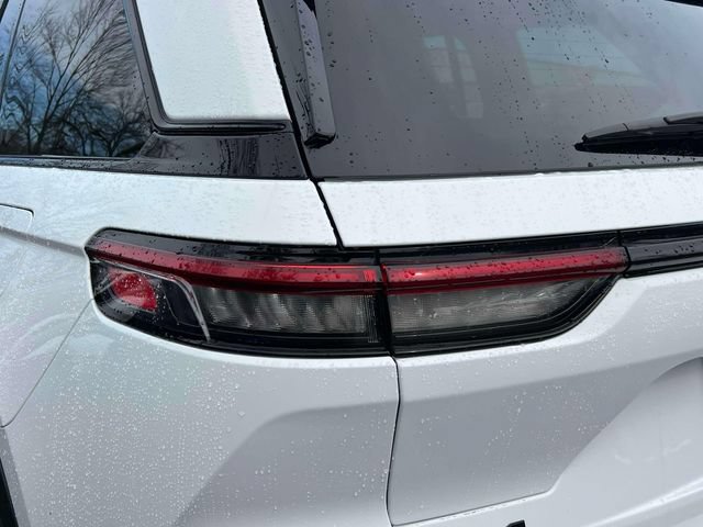 Certified 2024 Jeep Grand Cherokee Limited w/ Black Appearance Package AWD/4WD image 14