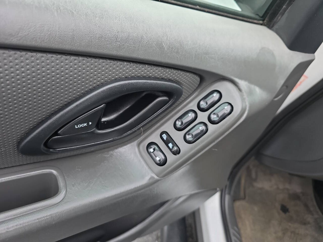 Used 2006 Ford Escape XLS AWD/4WD image 7