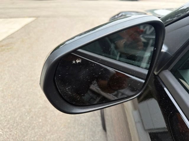 Used 2025 Chevrolet Trax LT w/ Sunroof Package FWD image 10