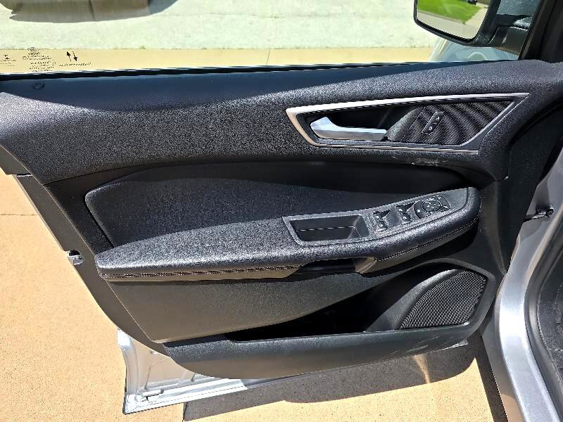 Used 2022 Ford Edge SEL image 18