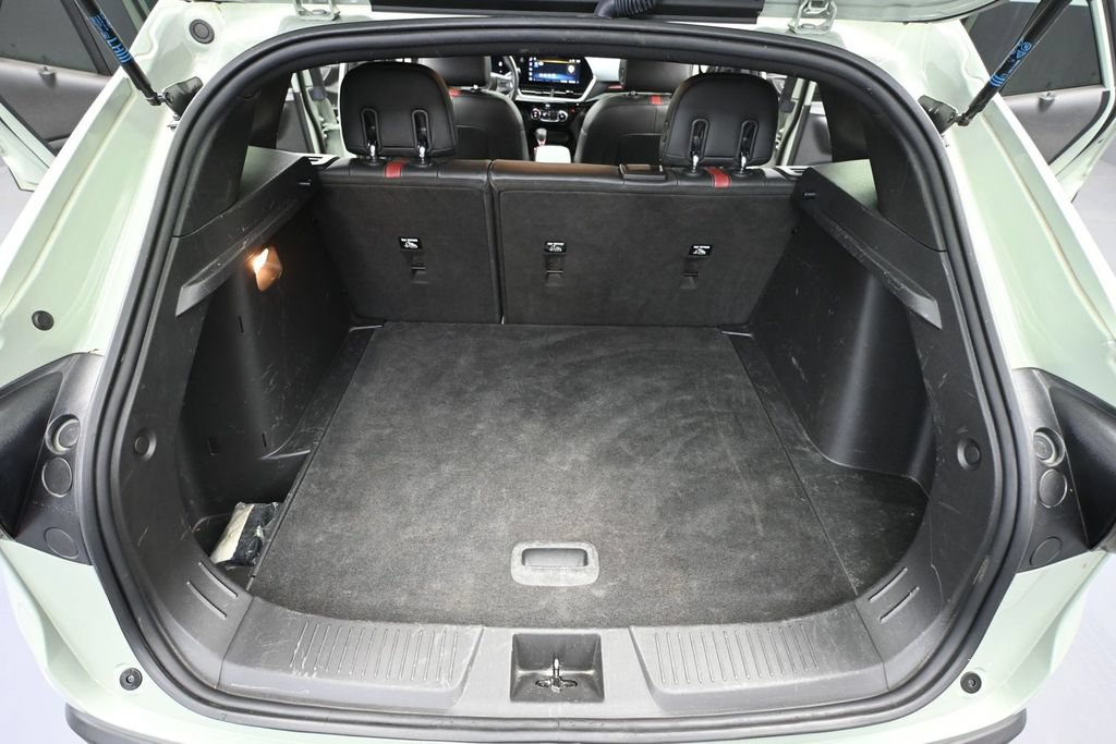 Used 2024 Chevrolet Trax RS w/ Sunroof Package FWD image 31