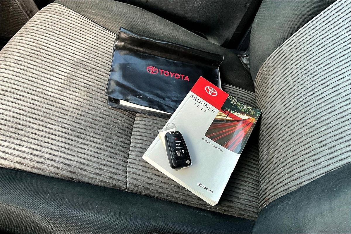 Used 2016 Toyota 4Runner SR5 image 35