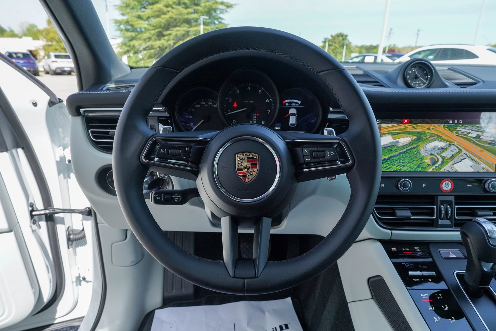 Certified 2025 Porsche Macan image 25