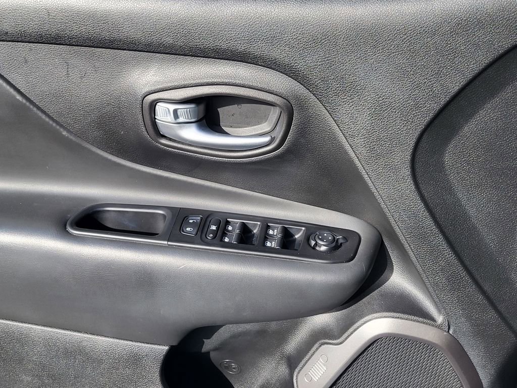 Used 2020 Jeep Renegade Limited image 23