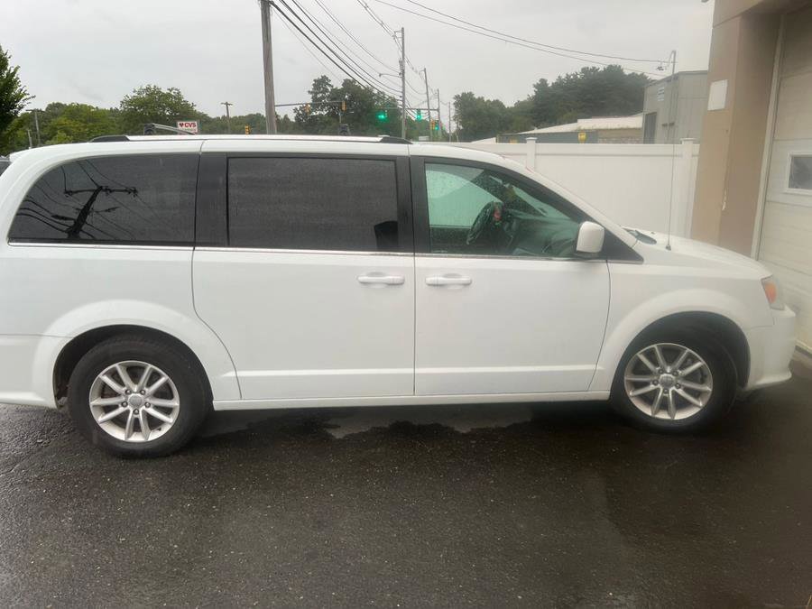 Used 2018 Dodge Grand Caravan SXT image 4