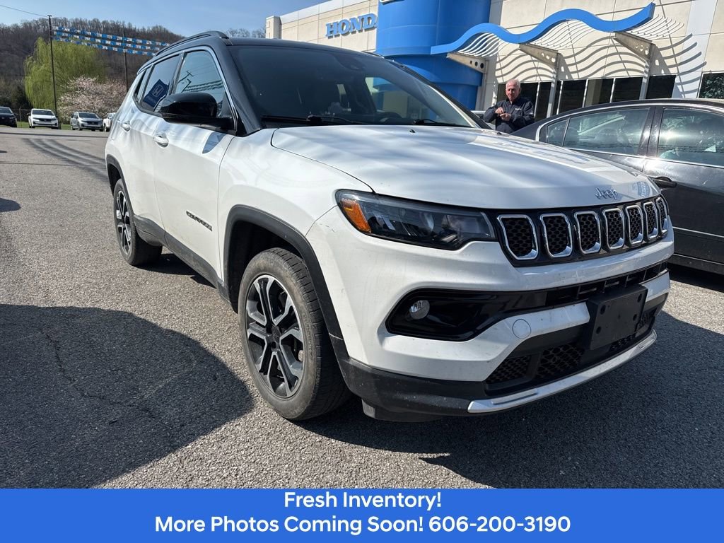 Used 2023 Jeep Compass Limited image 3