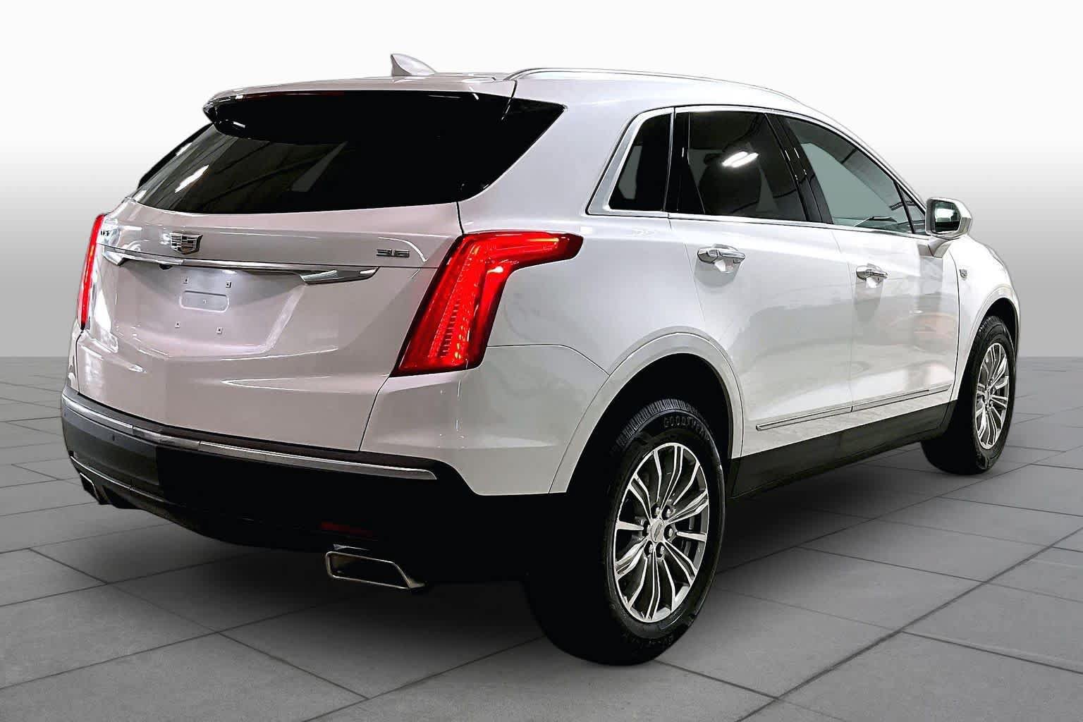 Used 2017 Cadillac XT5 Luxury AWD/4WD image 13