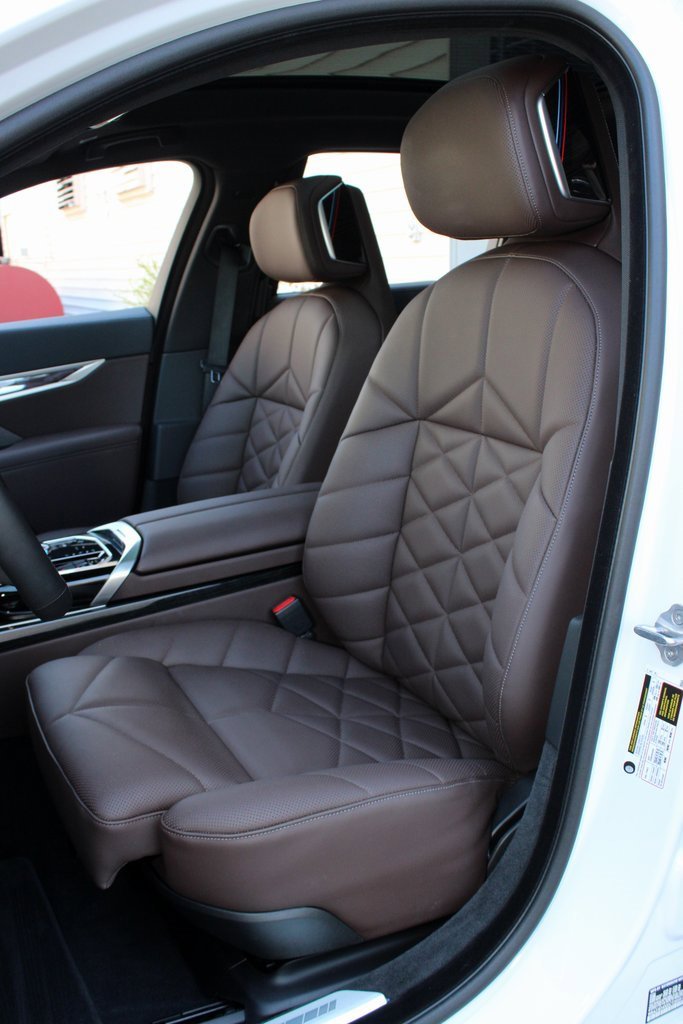 Used 2025 BMW 740i image 9