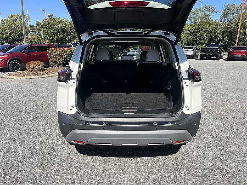 Certified 2023 Nissan Rogue SV w/ SV Premium B Package FWD image 15