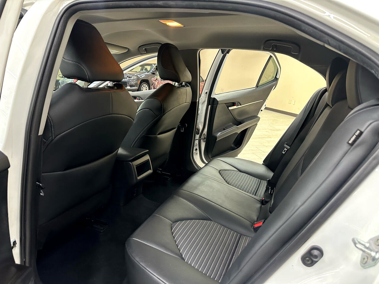 Used 2023 Toyota Camry SE image 33