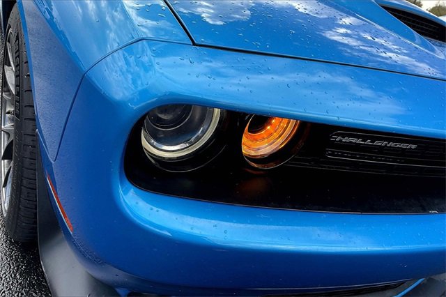 Used 2015 Dodge Challenger SRT image 31