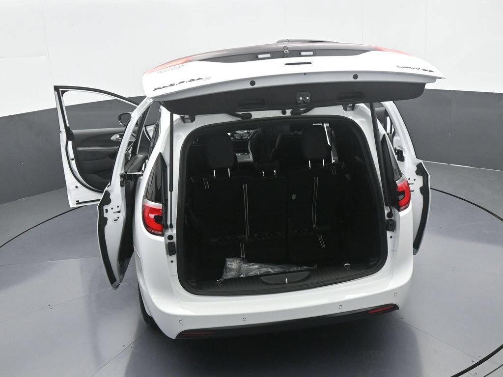New 2026 Chrysler Pacifica Limited w/ S Appearance Package FWD image 62