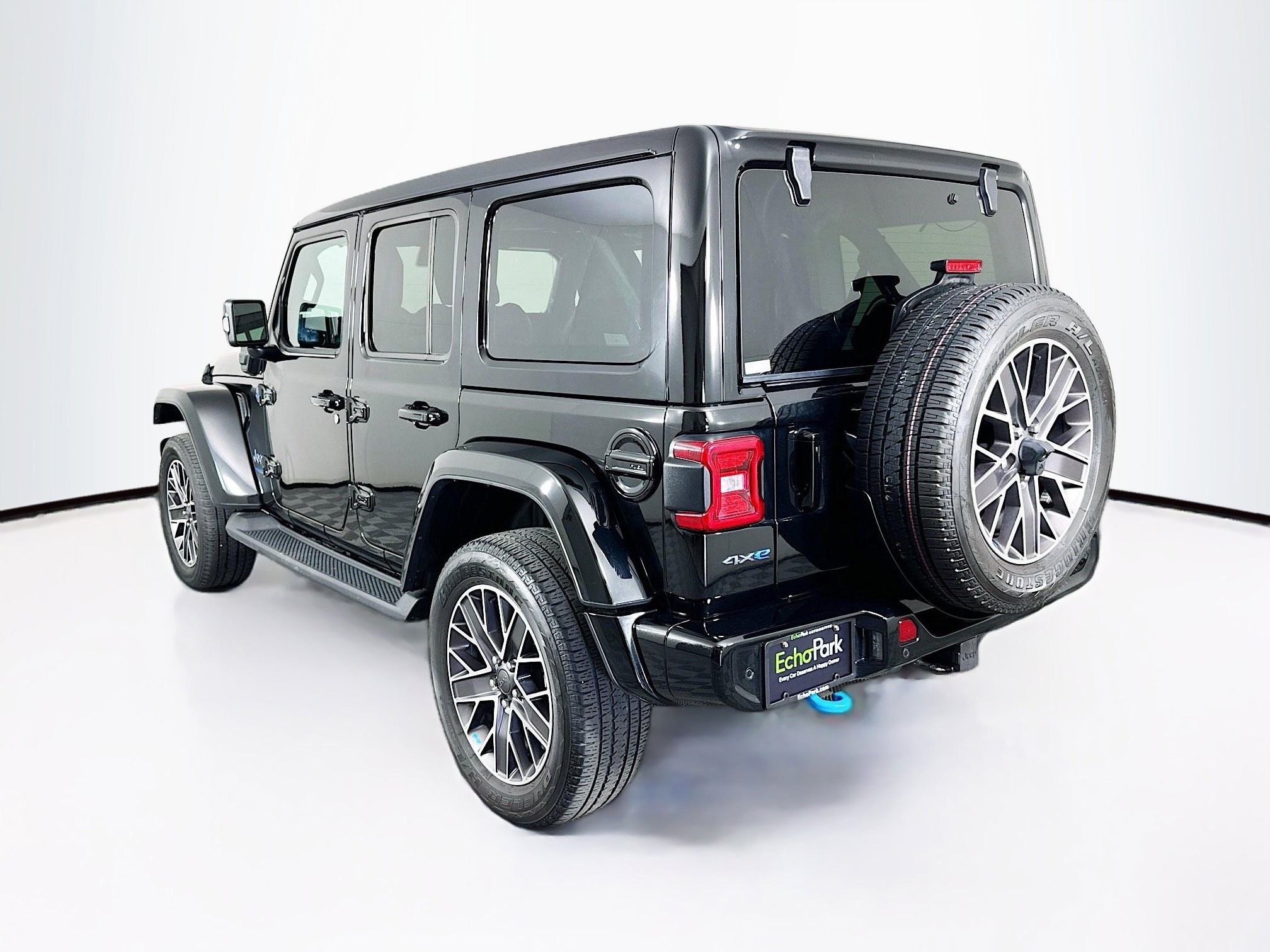 Used 2023 Jeep Wrangler Unlimited Sahara AWD/4WD image 5