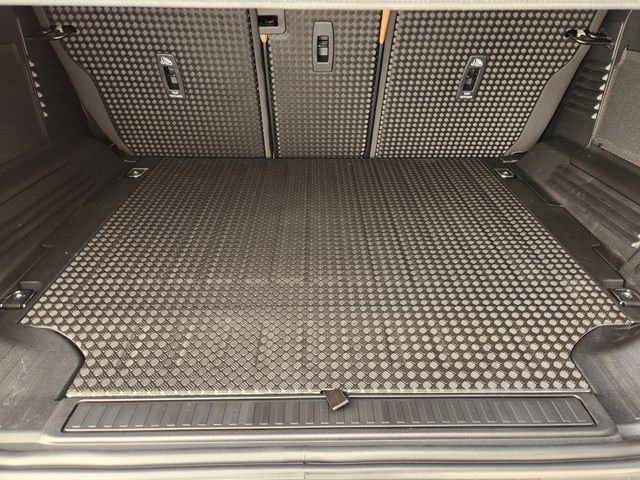 Used 2026 Land Rover Defender 110 S image 30