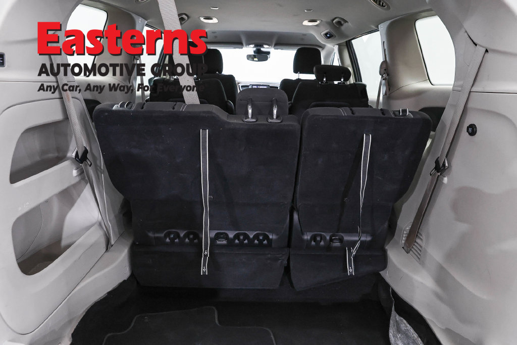 Used 2023 Chrysler Voyager LX FWD image 11
