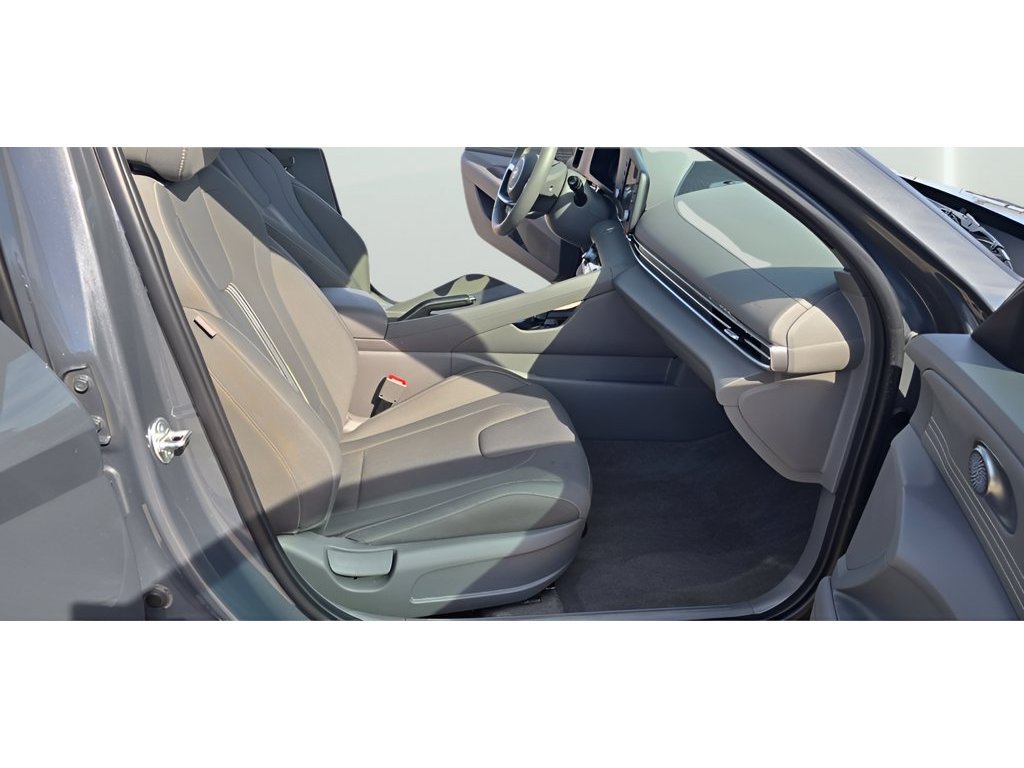 Used 2026 Hyundai Elantra Sport FWD image 23