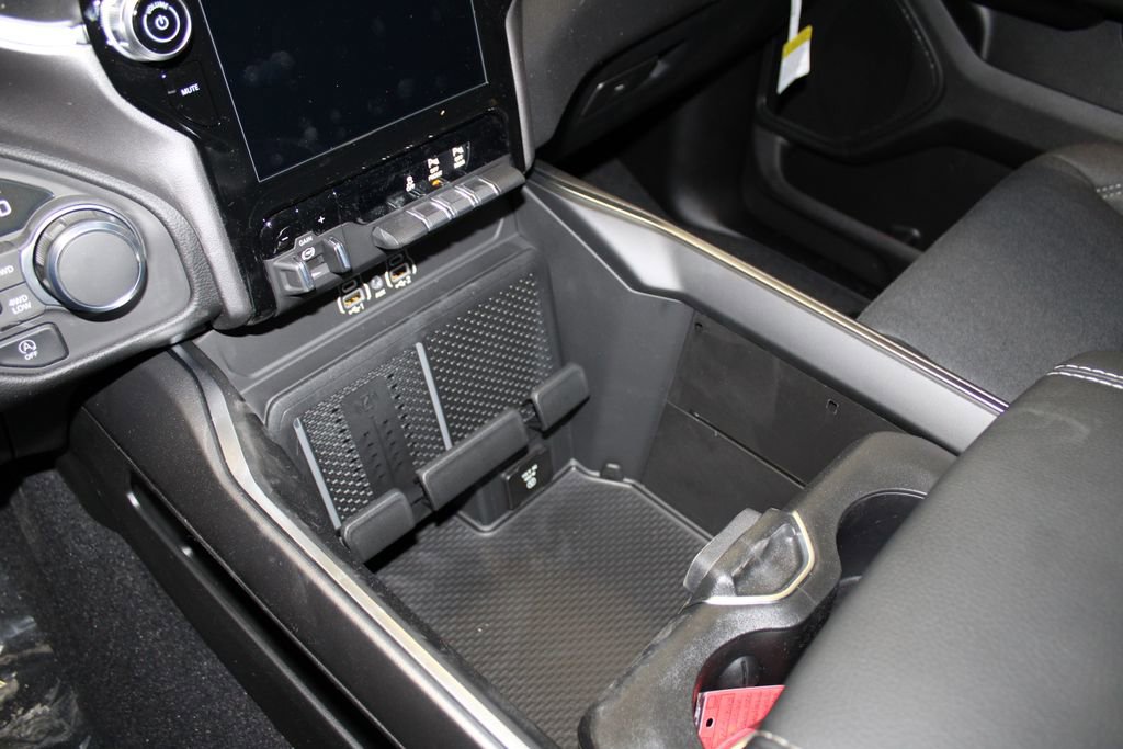 New 2026 RAM 1500 4x4 Crew Cab image 21