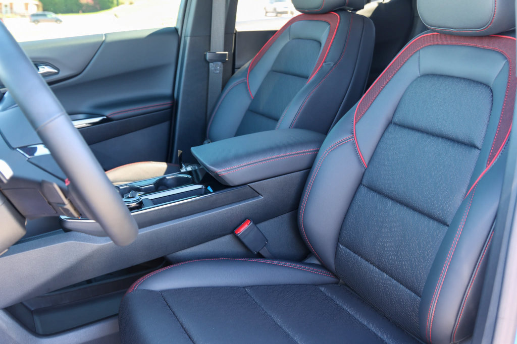 New 2027 Chevrolet Equinox RS w/ Safety and Technology Package AWD/4WD image 12