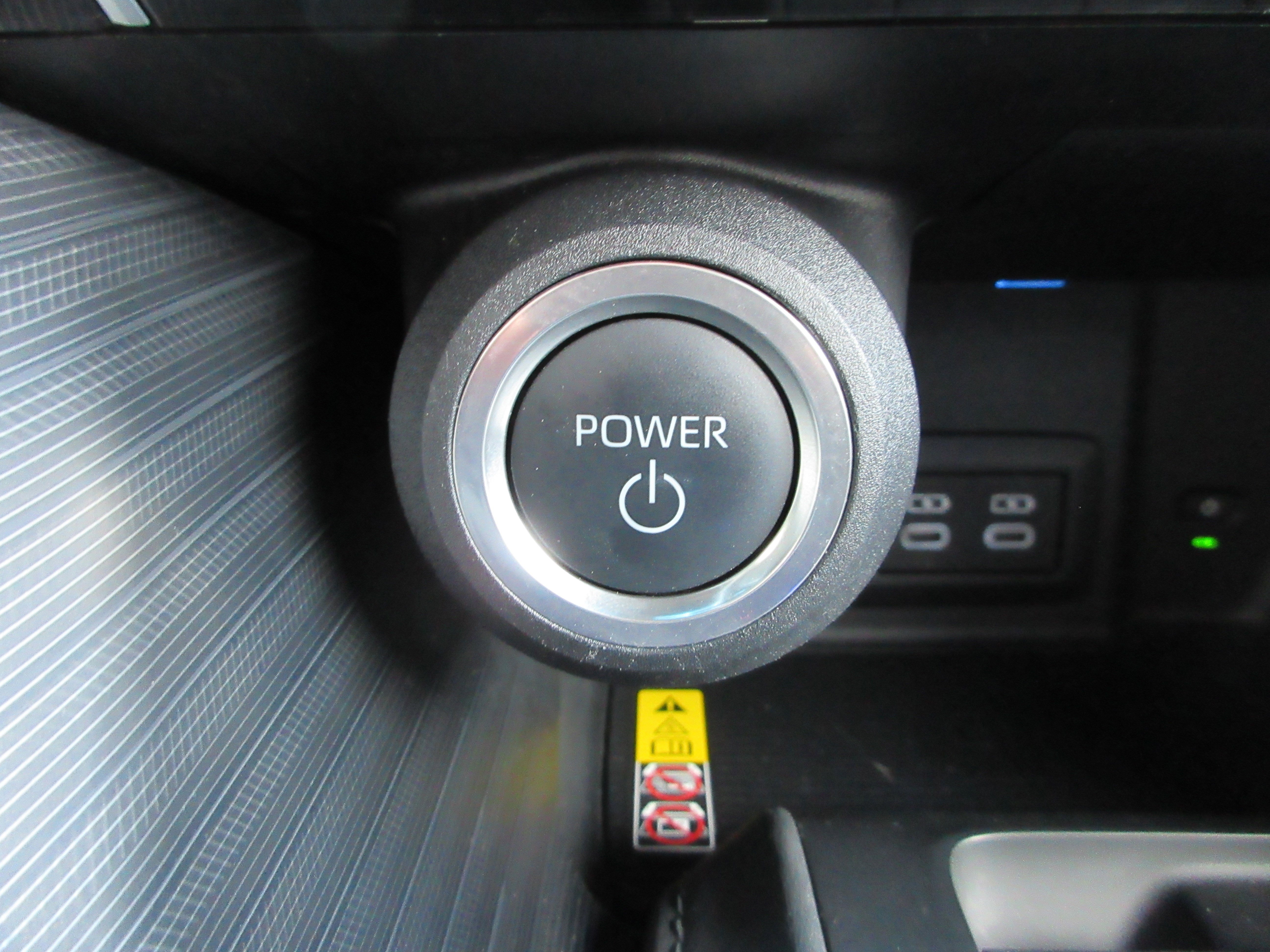 Used 2024 Toyota Venza XLE image 42