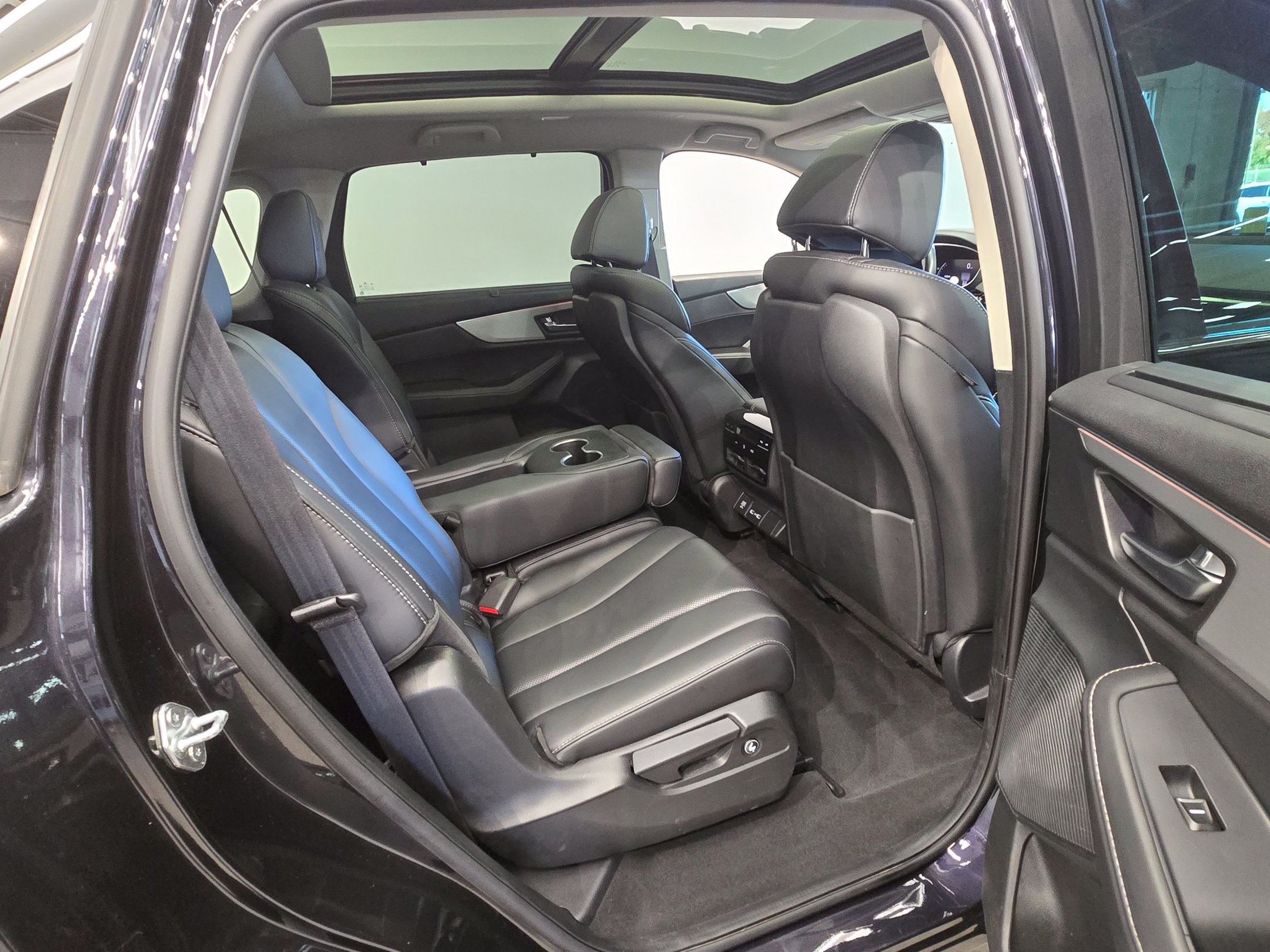 Certified 2023 Acura MDX w/ Technology Package AWD/4WD image 11