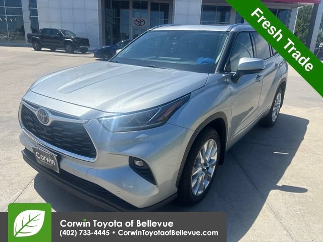 Used 2021 Toyota Highlander Limited w/ Protection Package #3 (TMS) AWD/4WD image 8