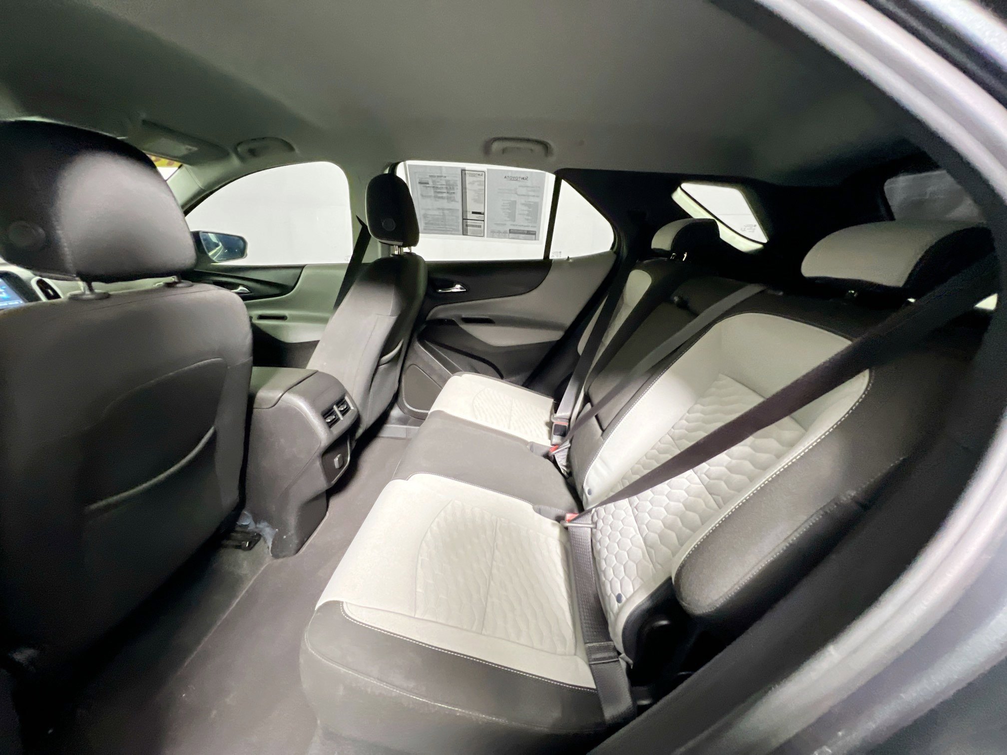 Used 2018 Chevrolet Equinox LS image 28