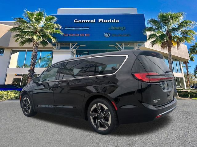 New 2027 Chrysler Pacifica Limited FWD image 7