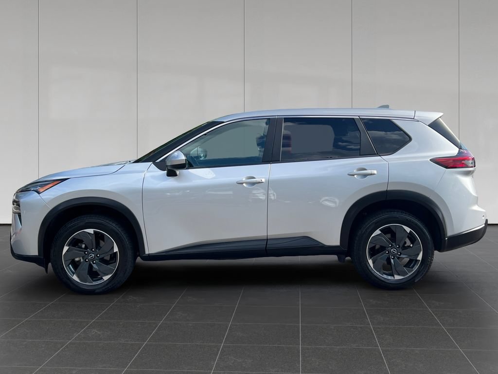 Used 2024 Nissan Rogue SV AWD/4WD image 2
