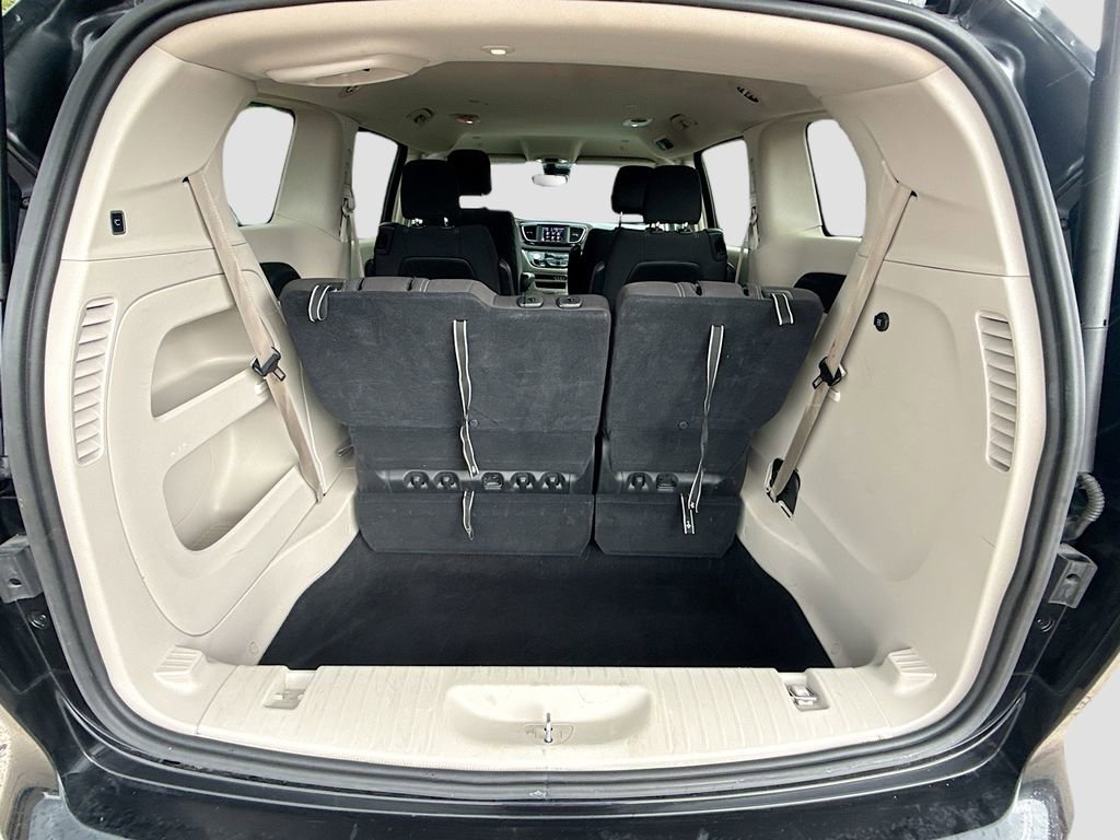 Used 2023 Chrysler Voyager LX FWD image 30