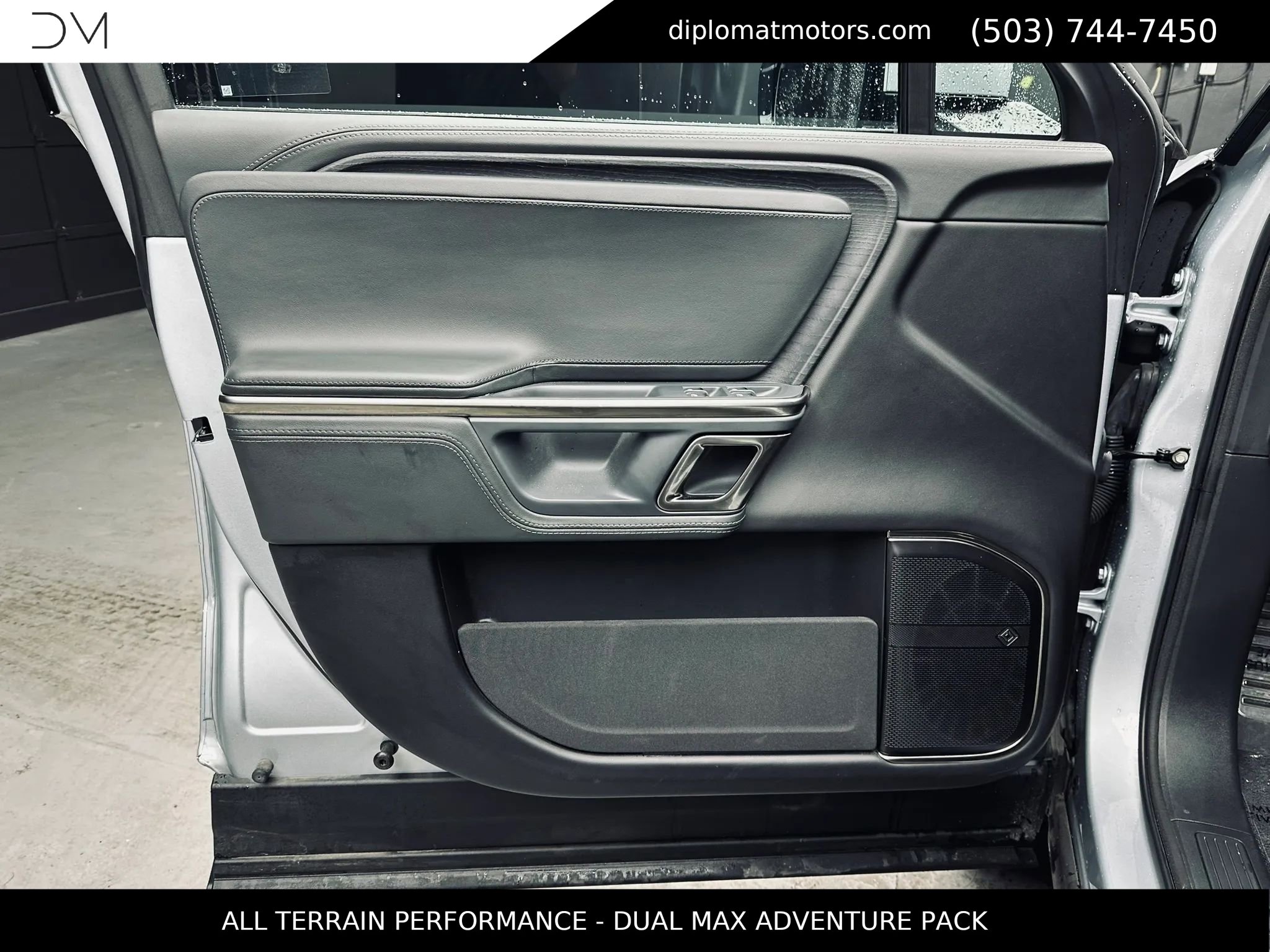 Used 2024 Rivian R1S Adventure image 29