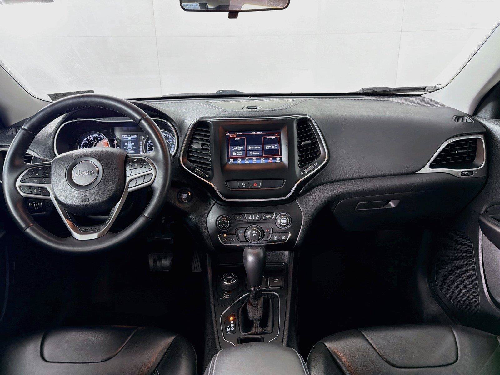 Used 2019 Jeep Cherokee Latitude Plus w/ Cold Weather Group AWD/4WD image 27
