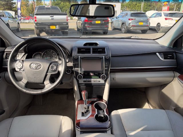 Used 2014 Toyota Camry XLE w/ Leather Package FWD image 11