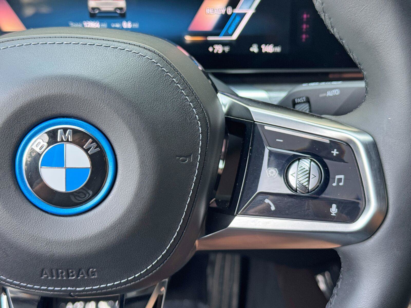Used 2023 BMW i7 xDrive60 w/ Executive Package 2 AWD/4WD image 22