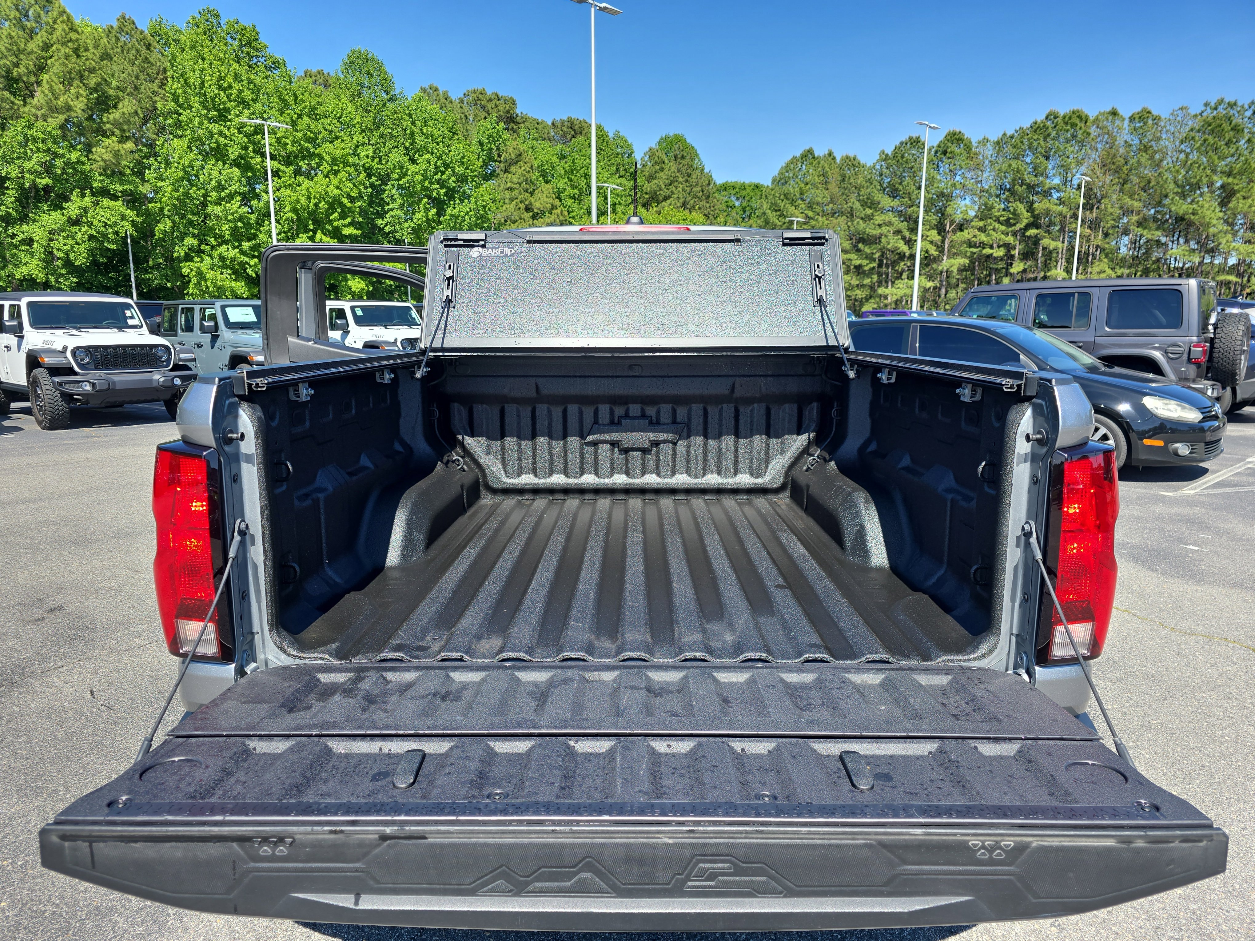 Used 2023 Chevrolet Colorado Trail Boss w/ Technology Package AWD/4WD image 12