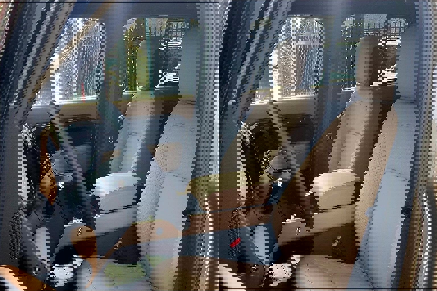 New 2026 Land Rover Defender 110 X-Dynamic SE image 9