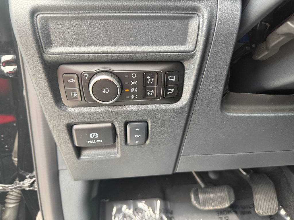Used 2025 Ford F150 Lariat w/ Equipment Group 502A High AWD/4WD image 26