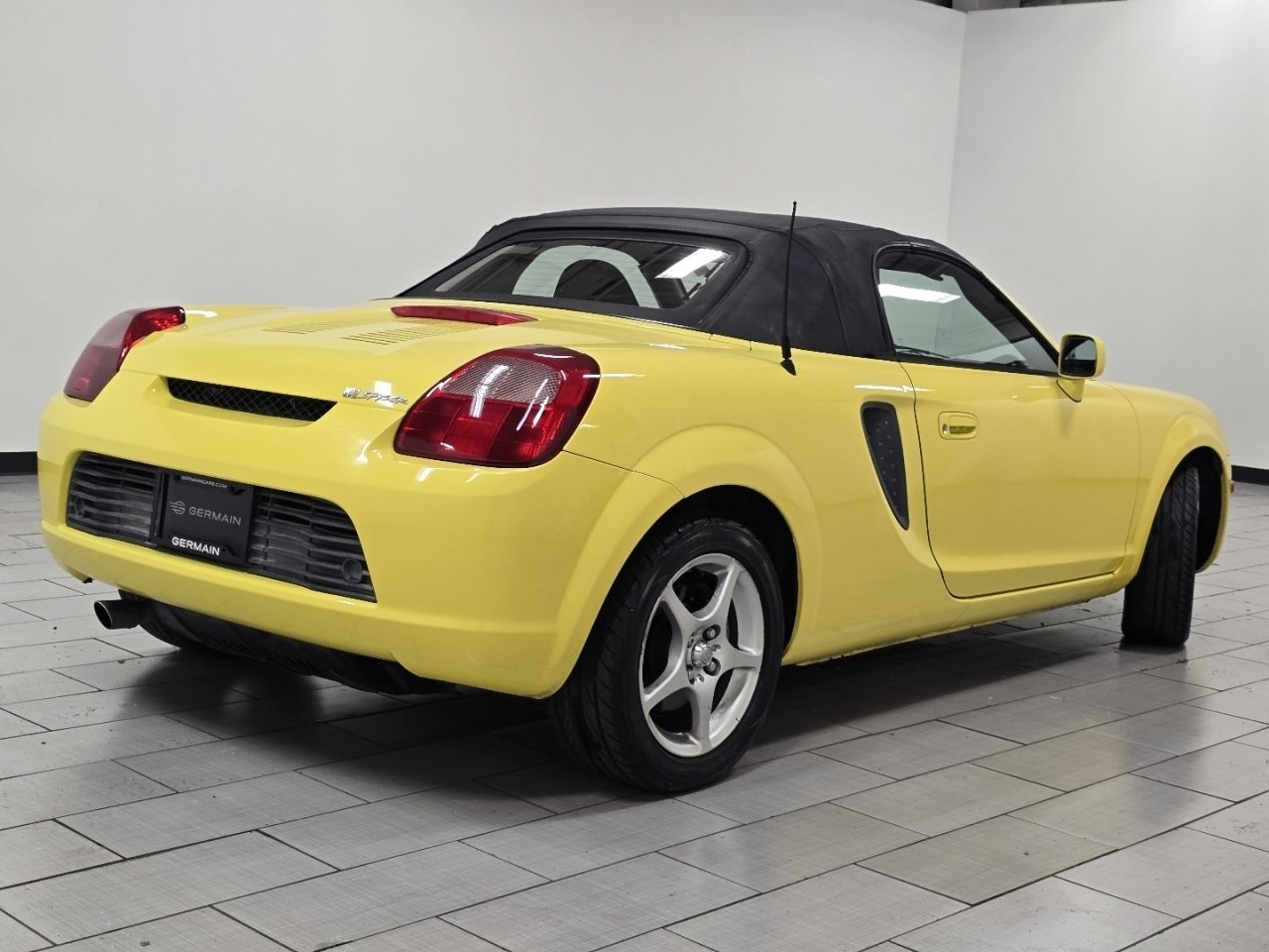 Used 2000 Toyota MR2 Base image 11