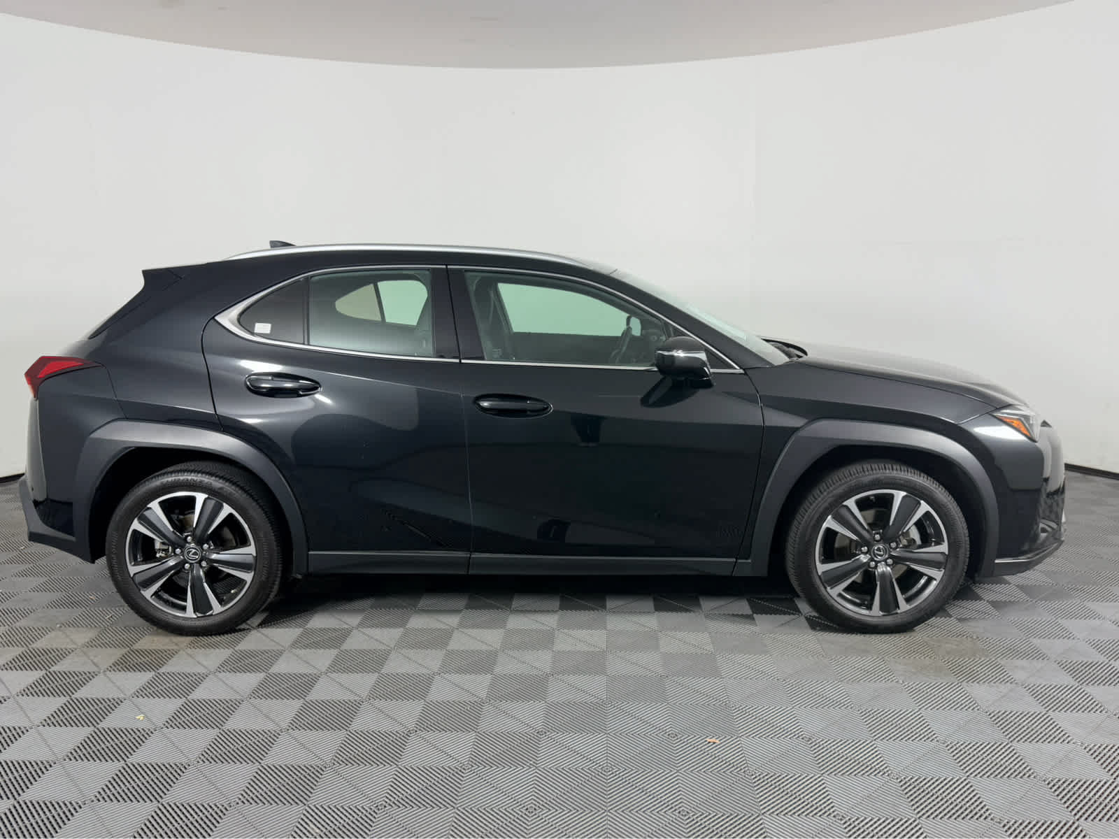 Used 2024 Lexus UX 250h FWD image 2