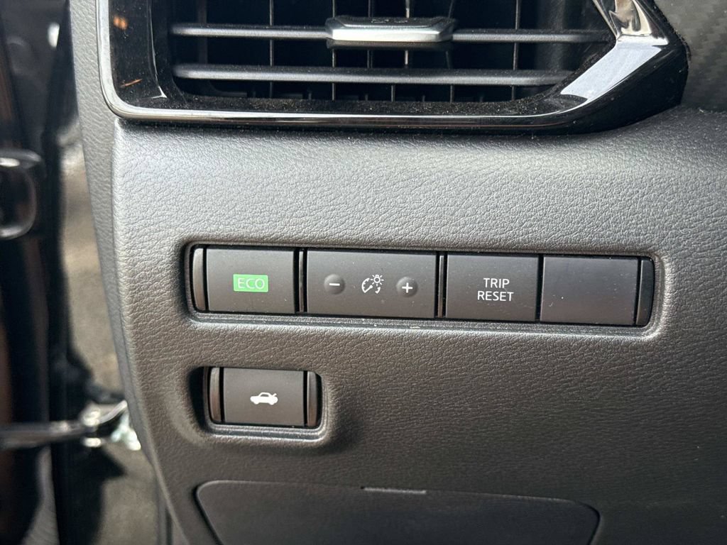 Certified 2024 Nissan Sentra SV FWD image 30