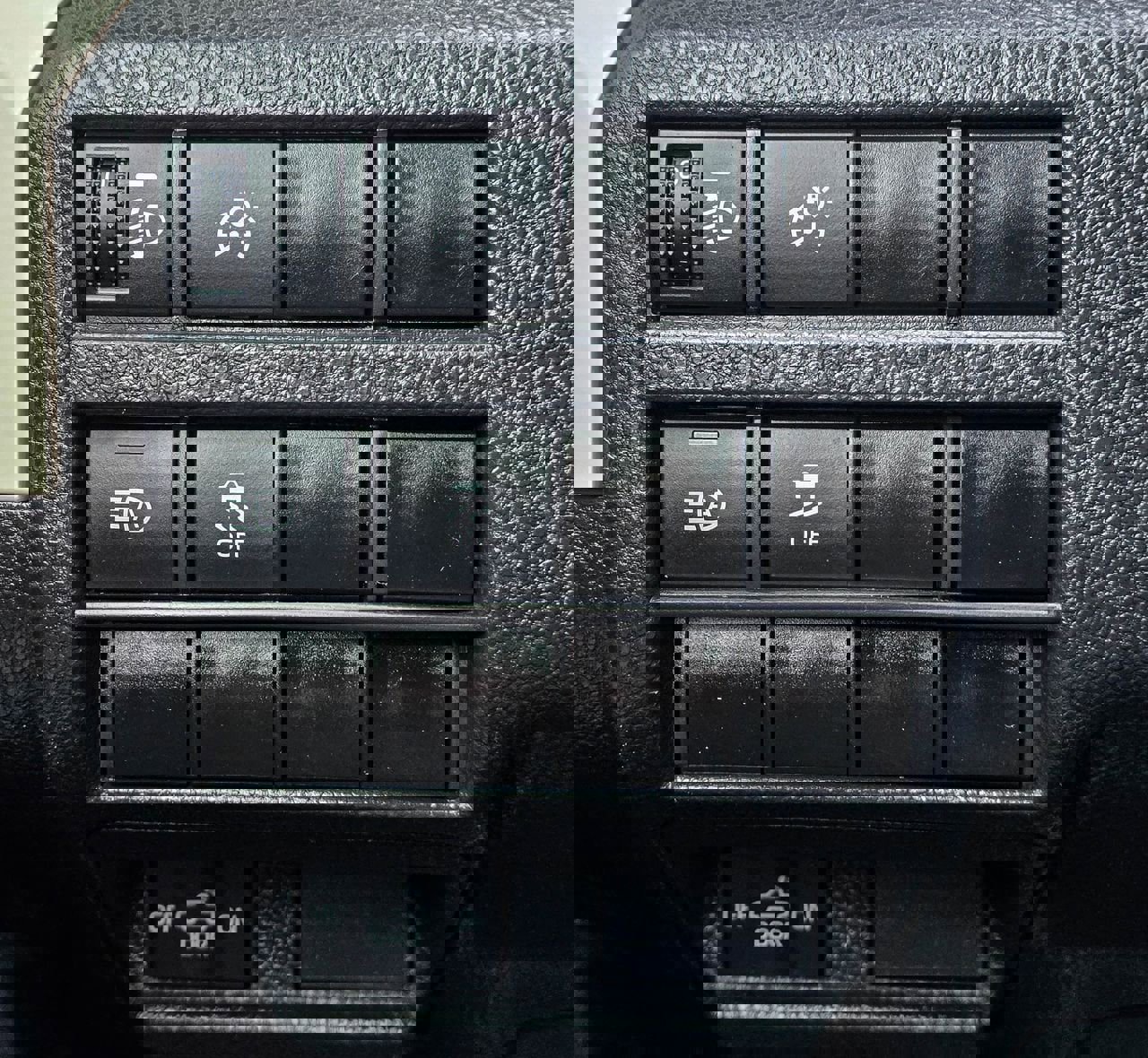 Used 2024 Toyota Tacoma TRD Off-Road AWD/4WD image 32