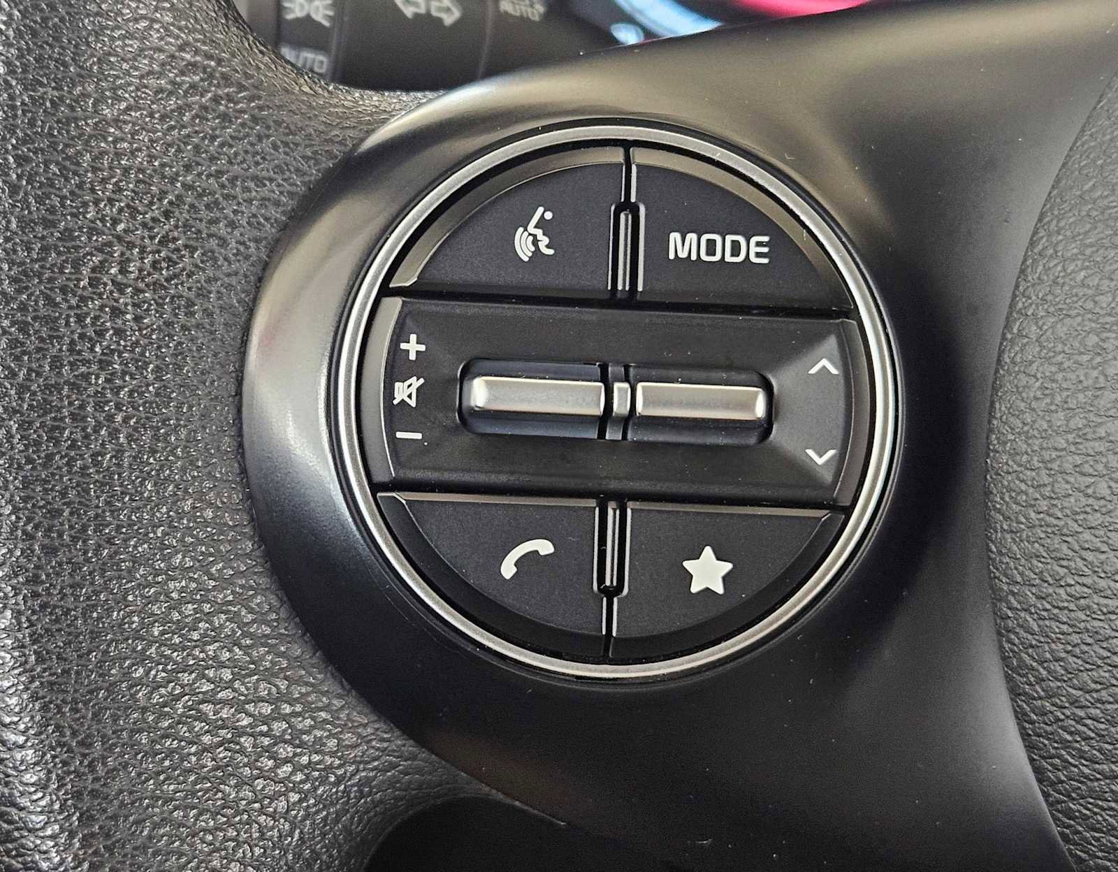 Certified 2025 Kia Soul LX w/ LX Technology Package FWD image 22