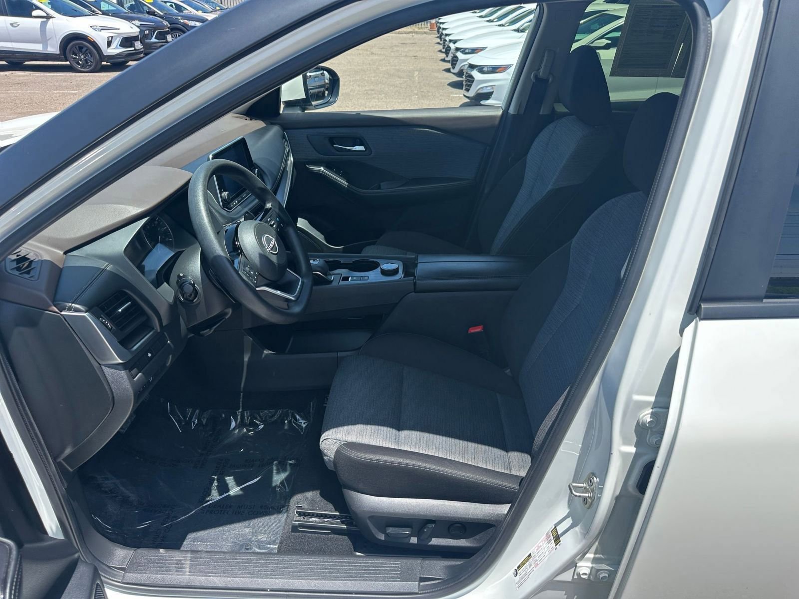 Used 2023 Nissan Rogue SV image 27